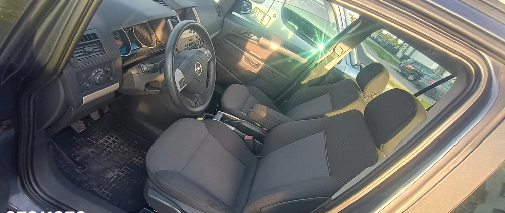 Opel Zafira cena 9800 przebieg: 300000, rok produkcji 2008 z Świdnik małe 56